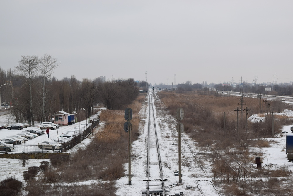 Сотни рабочих из Ростова, Краснодара и Кавказа в мороз восстанавливают железную дорогу до Волгодонска