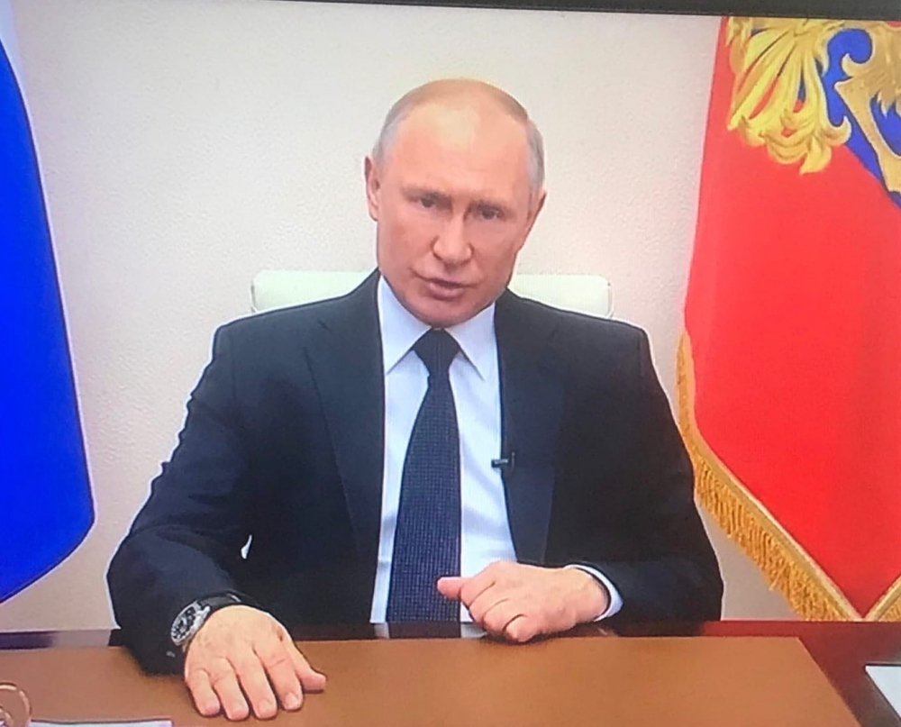 Владимир Путин объявил о продлении нерабочей недели до 30 апреля включительно
