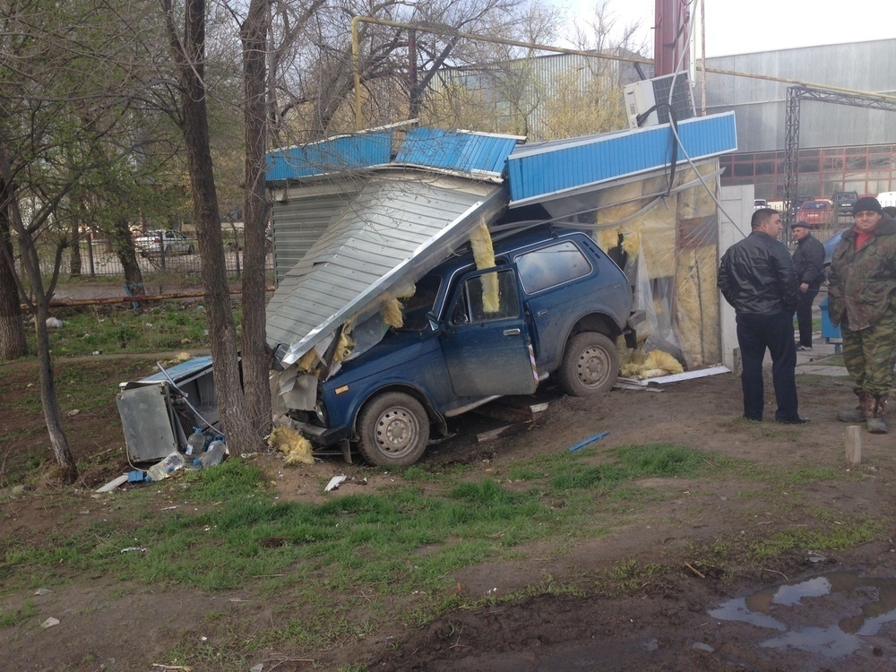 В Волгодонске «Нива» въехала в придорожный магазин  — есть пострадавшие