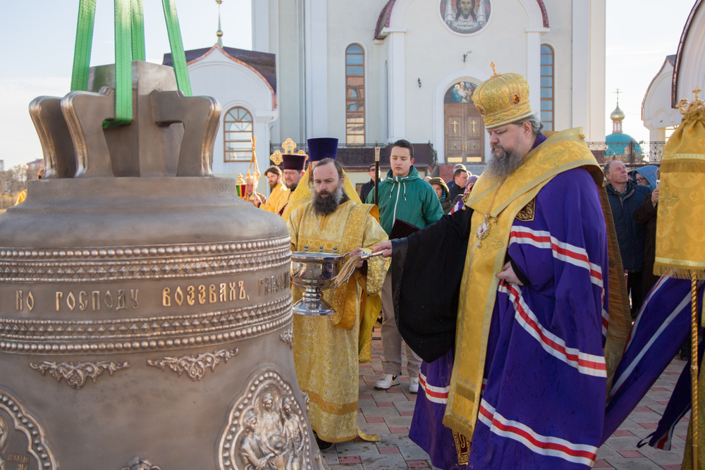 Епископ Волгодонский и Сальский Корнилий совершил чин освящения колокола, креста и купола