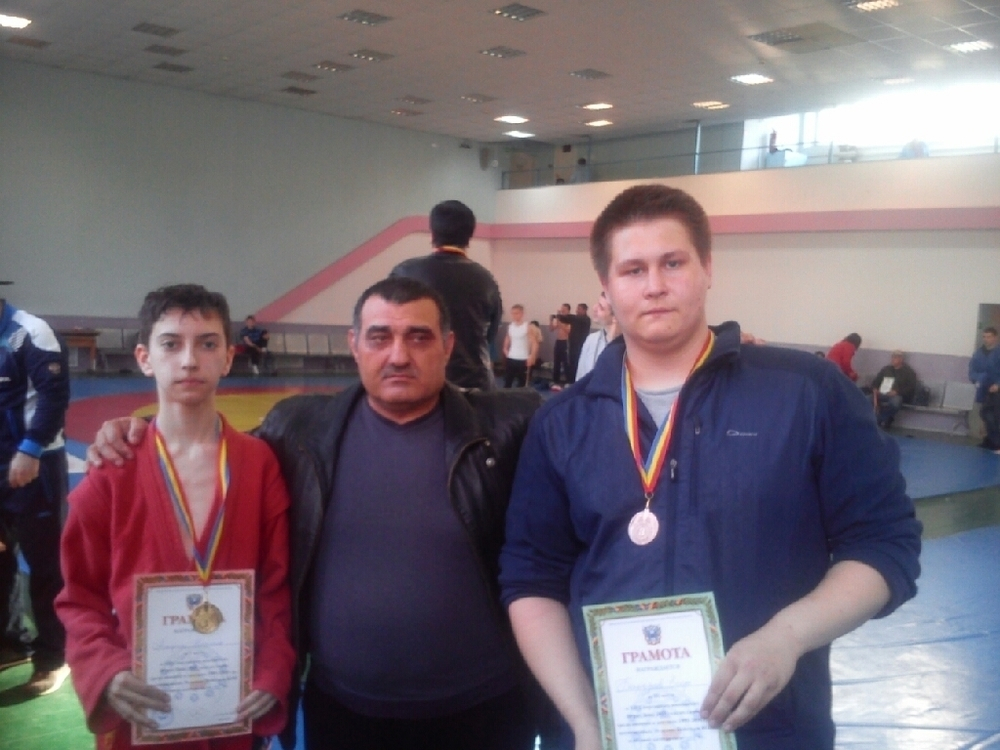 Волгодонские самбисты привезли две медали с  ХII спортивных игр Дона