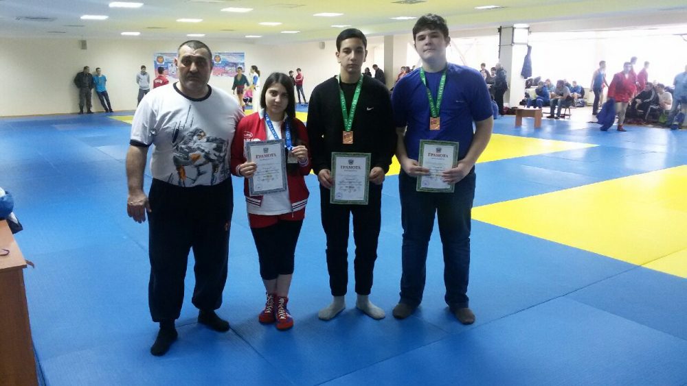 Три медали привезли волгодонские самбисты с соревнований в Ростове-на-Дону