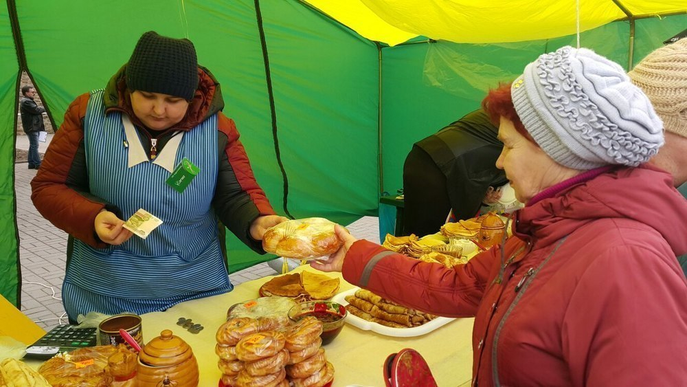 Волгодонцы съели на площади Победы 11 000 блинов