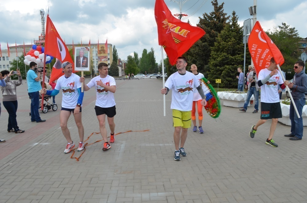 Волгодонцы пробежали 42-километровый марафон в честь 70-летия Победы