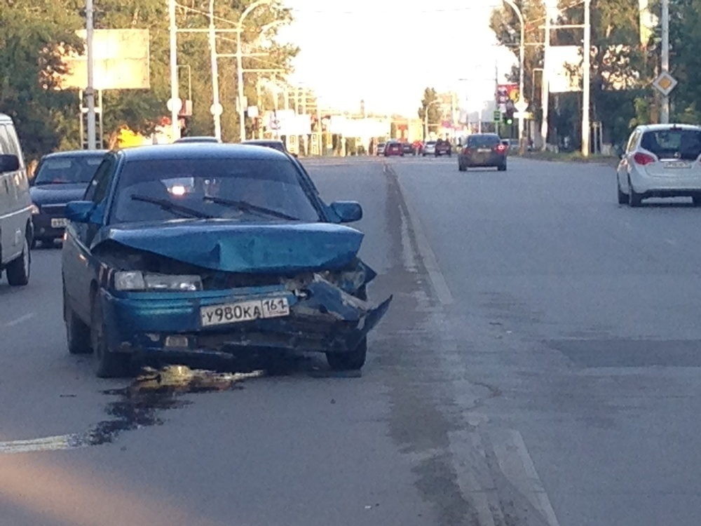 В Волгодонске таксист на «десятке» не заметил притормозивший для совершения поворота автомобиль
