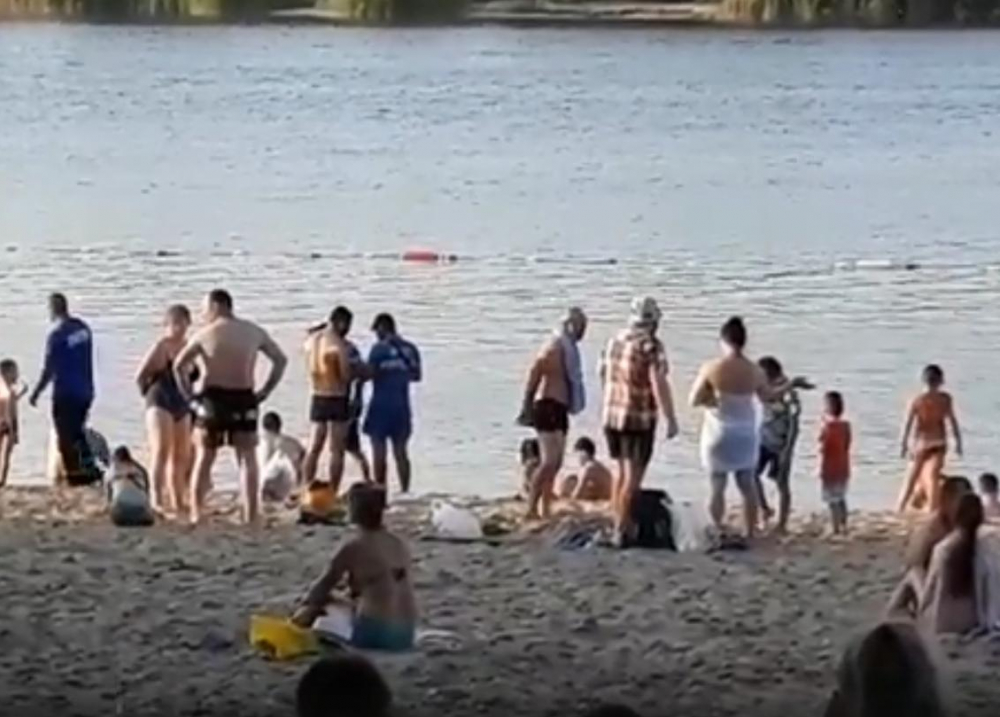 15-летний подросток утонул на пляже в станице Романовская