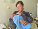 Работавшую на полях роженицу с младенцем пытались вывезти цыгане из роддома Волгодонска для обналичивания материнского капитала 