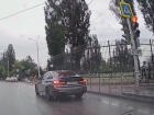 Проехавшую на красный свет на Степной дерзкую автоледи за рулем БМВ из Аксая удалось задержать