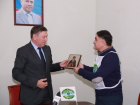 Мэру Волгодонска как «защитнику народных интересов» подарили икону Ильи Муромца