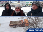 «Хотели как лучше, а получилось как всегда»: снегоуборочный КАМАЗ повредил в Волгодонске растения и застрял в провале