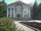 Блеск и нищета Волгодонска: здание администрации, ДТШ и сквер  Юность
