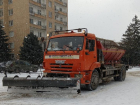 Волгодонские коммунальщики вышли на улицы бороться со снегом