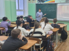 Школьникам Цимлянска рассказали о востребованных профессиях на фабрике производства мебели