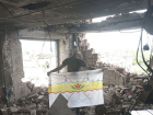 Волгодонец, боец СВО в честь празднования Дня России развернул флаг Волгодонска в Донецкой области