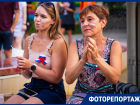 Красивые люди с флагами России собрались в Волгодонске в парке Победы
