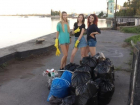 Компания друзей убрала мусор в порту Волгодонска
