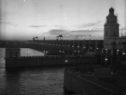 Волгодонск прежде и теперь: Цимлянская ГЭС ночью и разрушенный мост через Дон