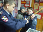 Волгодонские школьники смогли пострелять из пневматического оружия 