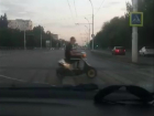 Скутерист промчался по «зебре» в центре Волгодонска и, едва, не стал причиной ДТП 
