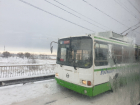 Застрявшие на путепроводе троллейбусы частично возобновили движение по Волгодонску