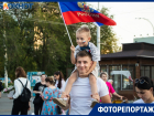 Триколор на груди, патриотизм в душе: рок-концертом в Волгодонске отметили День флага России