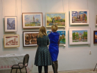 В Волгодонске проходит выставка картин «Город старый, город новый»