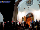 «Христос Воскресе! Воистину Воскресе!»: сотни волгодонцев встретили Пасху в соборе Рождества Христова