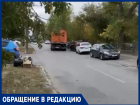 Студенты медколледжа помешали уборке дороги в переулке Вокзальном