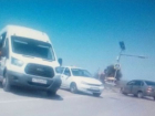 На трассе Ростов-Волгодонск легковушку отбросило в кювет после тройного ДТП с микроавтобусом и "Калиной"