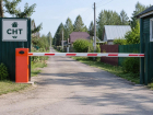 КУИ потребовал удалить нелегальный шлагбаум в садоводстве «Зеленый мыс» 