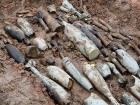В поле под Морозовском хуторянин нашел 200 мин и снарядов