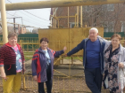 «Теперь буду убирать только свой участок»: пенсионеры из Красного Яра избежали штрафа за вывоз мусора с ГРП