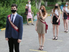 В масках и с соблюдением соцдистнации выпускники Волгодонска получают аттестаты 