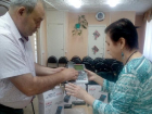 Телефоны с речевым выходом получили инвалиды по зрению в Волгодонске