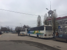 Жителей Волгодонска к месту прощания с Александром Смольяниновым подвозят автобусами