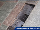 Ловушка для пешеходов: жители жалуются на обвалившуюся ливневую решетку в подземном переходе Волгодонска