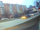 Водитель едва не сбил женщину на пешеходном переходе возле «Рандеву»