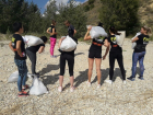 С 25-килораммовыми мешками в руках взобрались на гору в Саркеле участницы проекта «Мамы на Спорте»