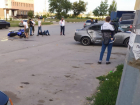 Мотоциклиста увезли на «скорой» в Волгодонске после столкновения с иномаркой