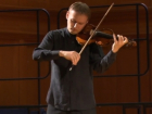 Скрипач из Волгодонска сыграл в Москве на вечере памяти погибших в Кемерове