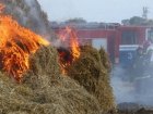 8 пожарных и 2 единицы техники тушили загоревшийся сенник в Цимлянском районе 