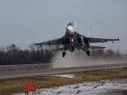 Бомбардировщик Су-30М2 и два истребителя приземлились на трассе в ста километрах от Волгодонска