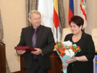 «Во благо семьи и общества»: почетным знаком наградили две семьи в Волгодонске 