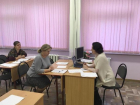 Родители будущих выпускников смогли на себе испытать процедуру сдачи экзаменов в Волгодонске