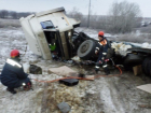 В Зимовниковском районе перевернулся грузовик с горячим битумом