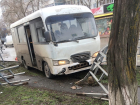 Автобус ростовского перевозчика протаранил ограждение на Энтузиастов