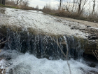  Чистая вода стоимостью в миллионы рублей течет в Цимлянское водохранилище из дырявый трубы Водоканала