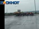 Укладку асфальта в дождь сняла на видео возмущенная жительница Цимлянска