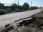 «Боязно за водителей и их авто»: жители Волгодонска обеспокоены обвалом дороги