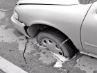 «Влетели»: Автовладелец требует 450 000 рублей от администрации Волгодонска за ущерб из-за дорожной ямы